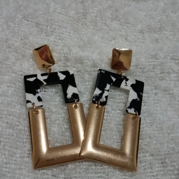 Earings - Picture 4 of 4